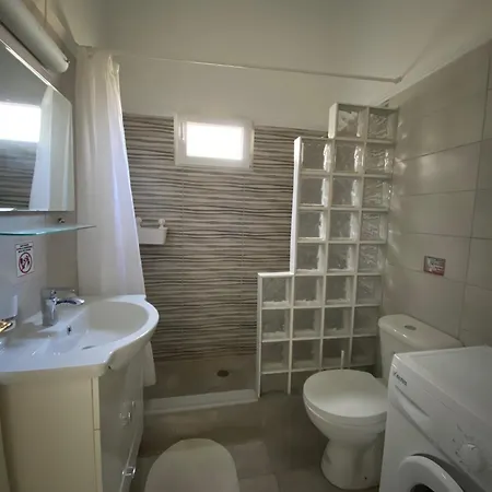 Mpanos Sea Apartment 1 Лутра-Ореас-Эленис Экстерьер фото