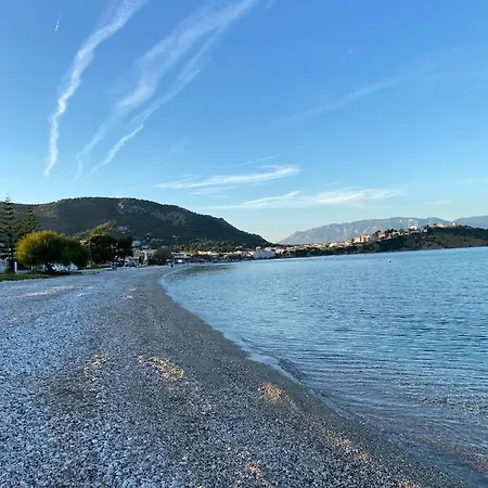 Mpanos Sea Apartment 1 Лутра-Ореас-Эленис Экстерьер фото